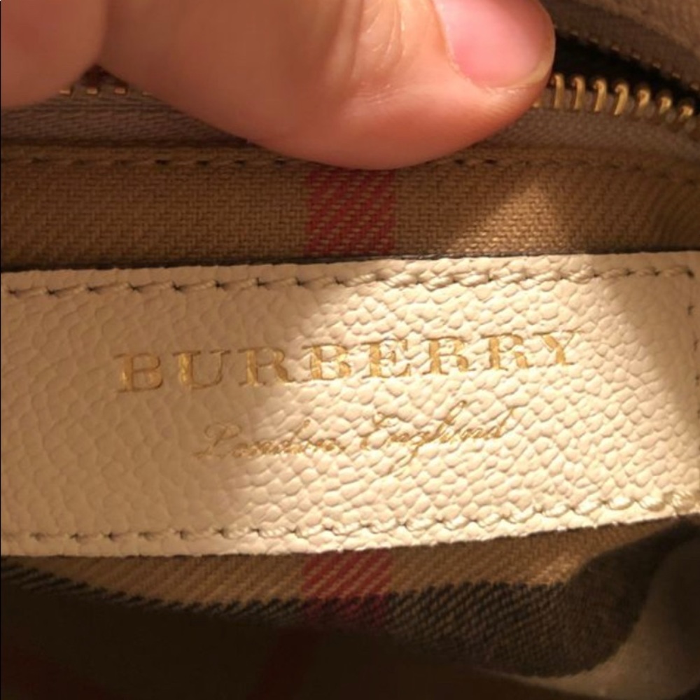 Burberry authentic bag 🌟 - Picture 5 of 8